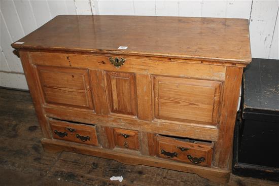 Pine panelled coffer(-)